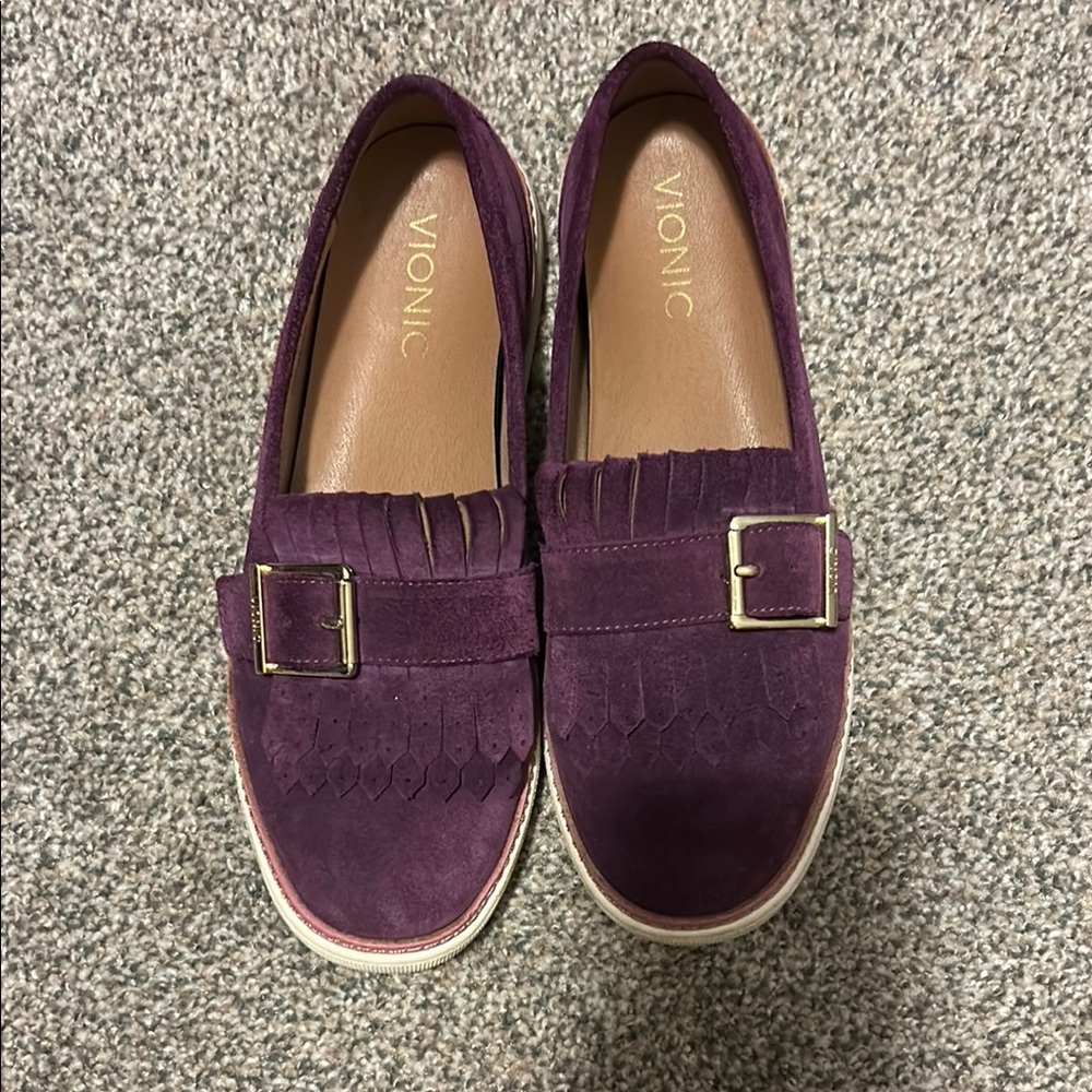 Vionic Women's Purple Loafers Size 7.5 w/ gold tone hardware